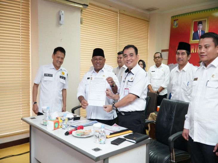 Sekda Kampar Tandatangani Komitmen Aksi Pencegahan Korupsi Tahun 2023 - 2024 Secara Virtual.