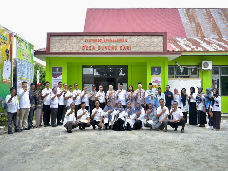 KPK RI Cek Lansung Dokumen Yang Menjadi Indikator Desa Anti Korupsi Pada Desa Gunung Sari