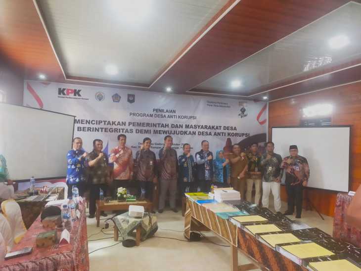 Pj Bupati Kampar Dampingi KPK RI Pada Penilaian Tahap Akhir di Desa Pulau Gadang.