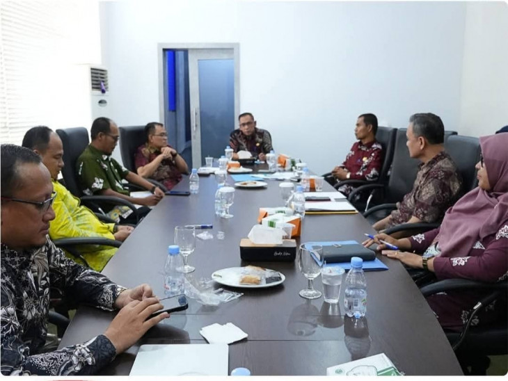 Plh. Sekda Kampar bersama Inspektur Bahas Tindak Lanjut Perbup Nomor 8 Tahun 2025 Tentang SOTK