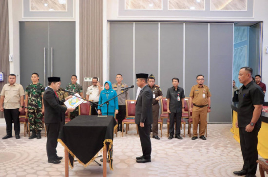 Inspektur Menghadiri Pelantikan Ardi Mardiansyah, S. STP, M. Si Sebagai Penjabat Sekda Kab. Kampar