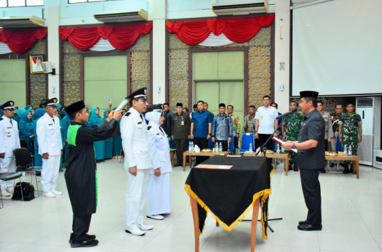 Kukuhkan Kepala Desa Masa Bakti 2017-2023 Dengan Masa Jabatan Tambahan 2025-2027