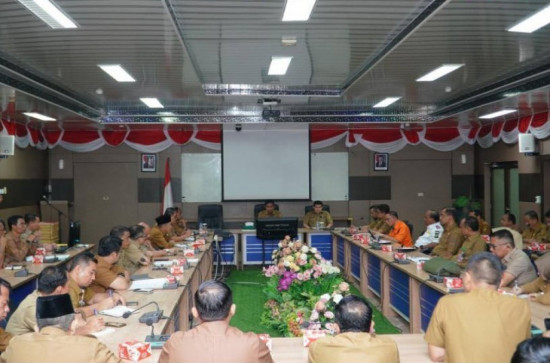 Inspektur Kampar Hadiri Rapat Tindak Lanjut Arahan Presiden RI di Lingkungan Pemkab Kampar